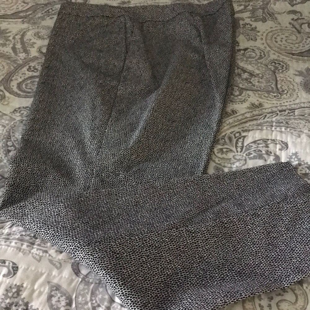 Very nice slacks worn only one in excellent condition.
